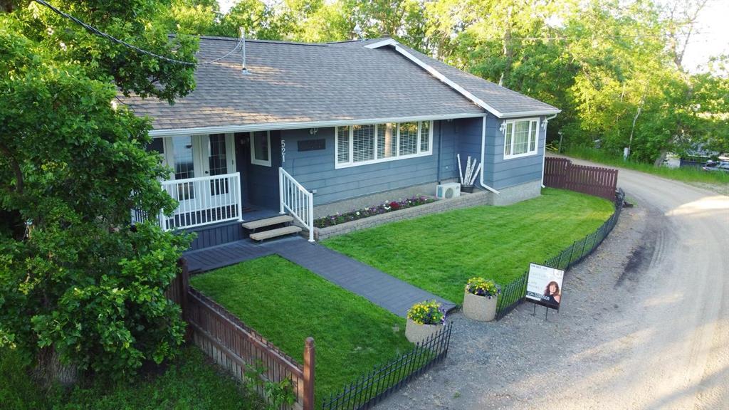 $299,000 – 521 Colquhoun Crescent