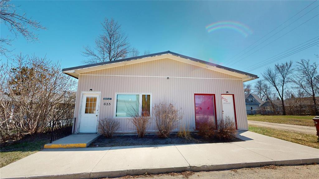 $112,000 – 635 Bowles Street